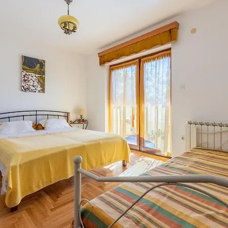 Apartament Mavero *
